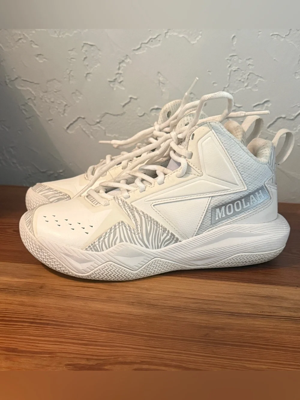 Moolah kids white